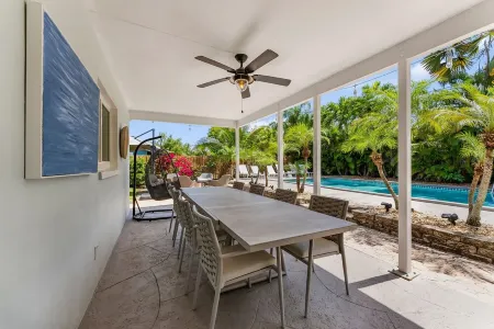 Magnificent Tropical House w/ Heated Pool near the Beach- Gorgeous Backyard- 3/2