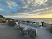 Charming 3-bedroom villa with AC, incredible ocean views.