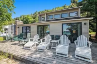 Beautiful Beachfront Home on Crystal Lake Hotel a Lake Township