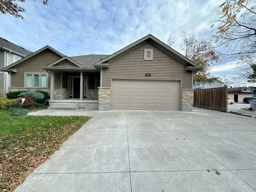 Walk to Grand Bend Main Beach | Sleeps 8 | Family Friendly | Heart of Grand Bend