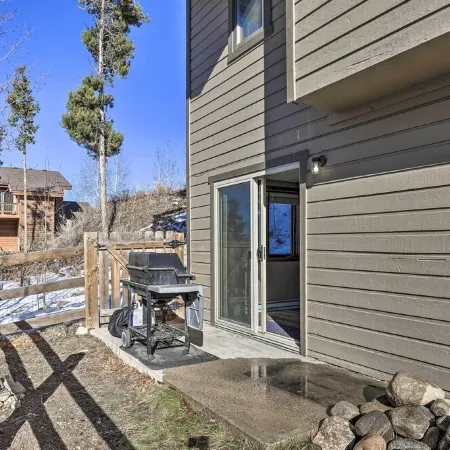 Sunset Mountain View Townhome and Winter Park Ski/Hike/Bike Hub