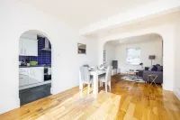 Newly Launched 2 Bed Home ~ Dagenham ~London with Free Wifi &Off -Street Parking