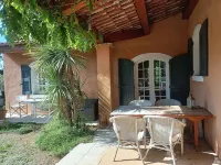 10 persons accommodation: spacious 6 pers villa + 4pers Cabanon in Aups (Provence)