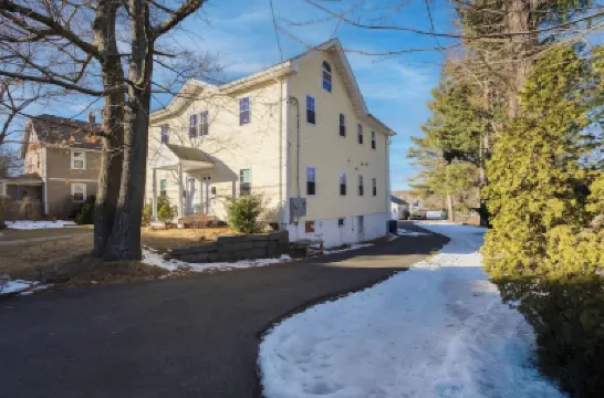 Spaciously Convenient Lake House 4 BR, 2 BA, 8 ppl Hotels near East Braintree/Weymouth Landing