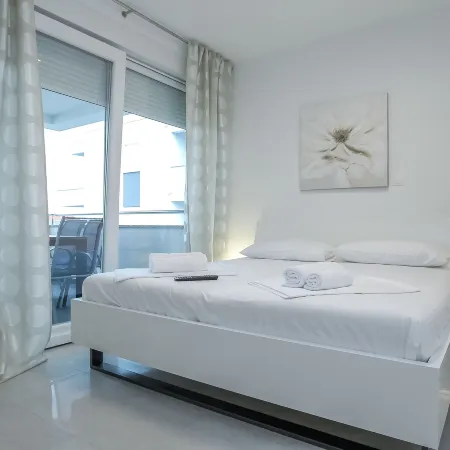 Apartments Tomana