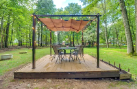 Deck, Fire Pit & Pool Access: Pennsylvania Home!