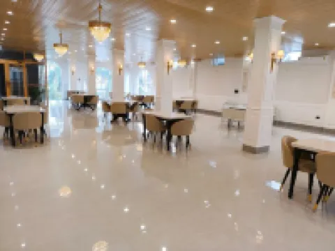 Hotel Y J Manor