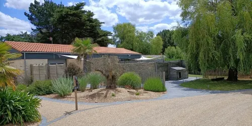 GITE 8 persons 15 min walk from the beach with swimming pool and spa