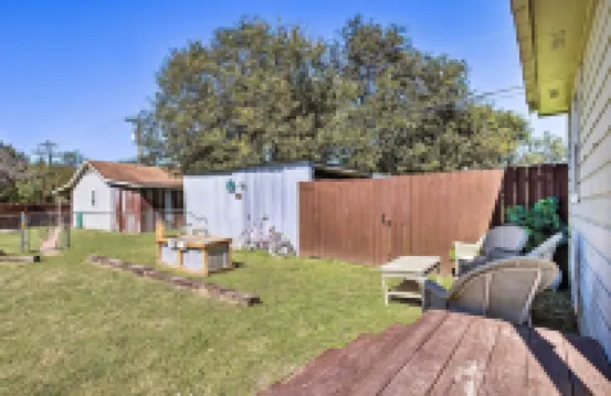 Flirty Flamingo Studio 1 Mi to Canyon Lake Hotels in Canyon Lake