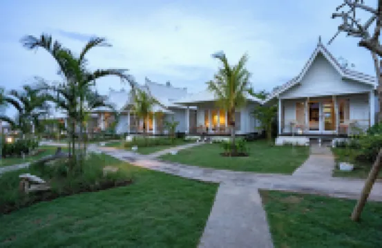 โรงแรมพาอุส ปูติห์ โรงแรมใกล้หาด Tamarind