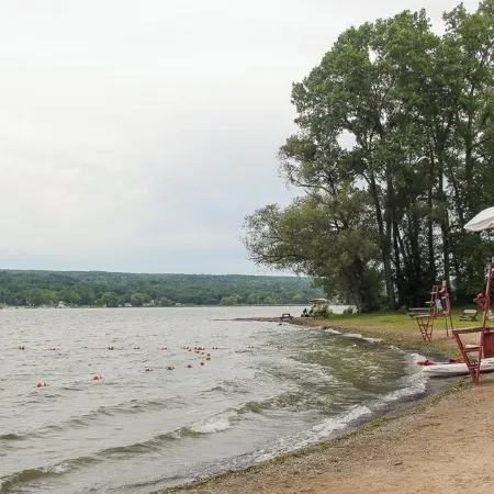 Spacious 4-bedroom vacation home steps to Keuka Lake