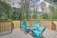 Mtn-View Deck and Fire Pit Modern Gold Bar Escape - Homestays