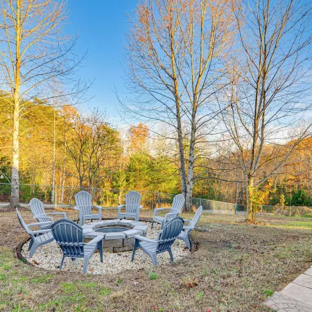 2 Mi to Lake Cumberland Access: Home w/ Grill