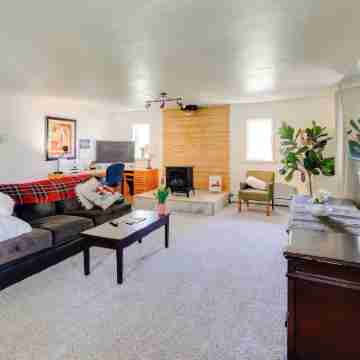 3 Mi to Pioneer Park and University Spacious Home! Rooms