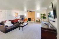 3 Mi to Pioneer Park and University Spacious Home! Hotels in 