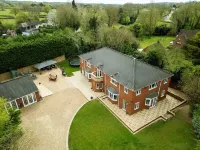 Stratford 4 BR Family Mansion with Pool, Gym & BBQ Hotels in Beaudesert