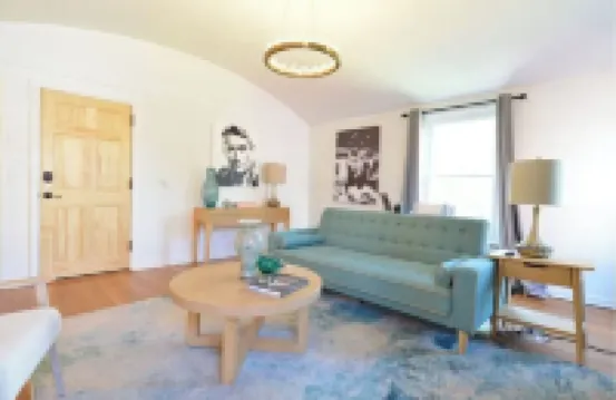 The Avenue Hot Tub  Patio  King Bed  Pet Friendly  Fast WiFi Gem of Grandview