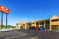 Econo Lodge Christiansburg-Blacksburg I-81 Hotels near 7-Eleven