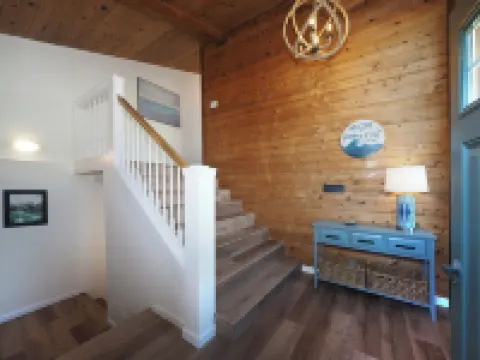 Spacious * Ocean View * Walking Trail to Beach * Hot Tub