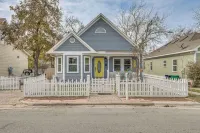 Brenham Rental w/ Deck & Yard < 1 Mi to Downtown! - WiFi