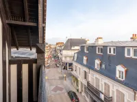 Apartment with parking on Place de Morny