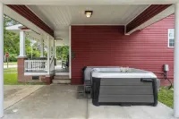 3 Mins to DT | Pickleball | Hot Tub | Game Room