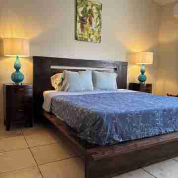 2 Bed Casita with A/C Fast WiFi, Private Garden and Prkg/2Cars. Rooms