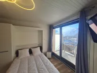 Central Apartment with Balcony - balcony