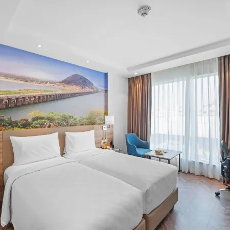 Grand Vijayawada by GRT Hotels Отели рядом с достопримечательностью «Храм Канакадурга»