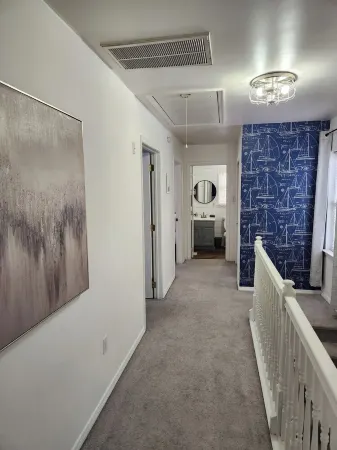 The Bay House-New Kitchen and Updates! An AC Vibe! Отели рядом с достопримечательностью «Hard Rock Giant Guitar»