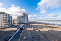 Cozy Studio with Sleeping Area and Sea View Hotels in Westende