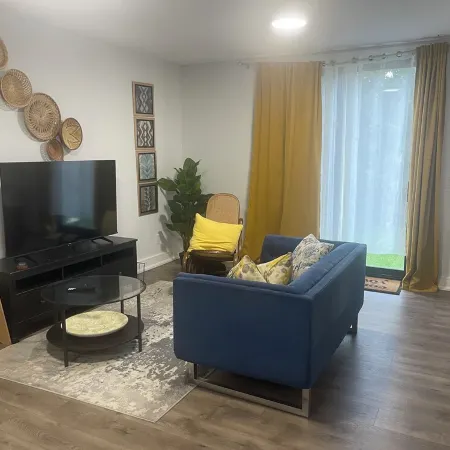 Cozy retreat! Perfect for two. Relax & unwind in this charming space.