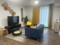 Cozy retreat! Perfect for two. Relax & unwind in this charming space.