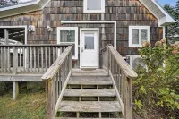 Private & Peaceful Lakehouse w/ Hot tub + King bed Hotels in Susquehanna County