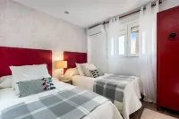 Fabulous House with Private Garden and Pool. San Nicolas - Private Pools