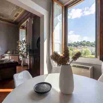 Luxury river view apartment. Biblioteca Nazionale Rooms
