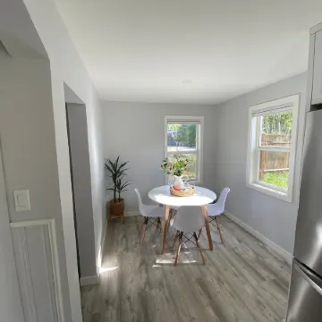 Newly Remodeled 4th Street Work-Friendly Home by Redawning