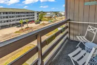 "Life's a Beach" 1 block from beach, pier and inlet boardwalk.