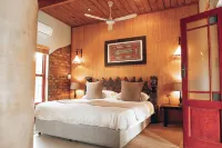 Villa Chad Luxury Guesthouse Hotels in Kleinmond