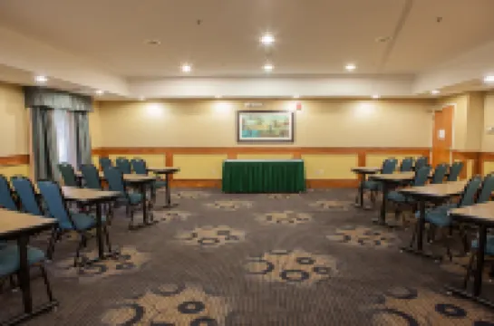 Holiday Inn Express & Suites CANTON by IHG