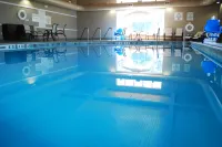 Holiday Inn Express & Suites SUPERIOR - DULUTH AREA by IHG - piscina