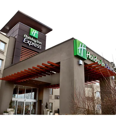 Holiday Inn Express & Suites LANGLEY by IHG