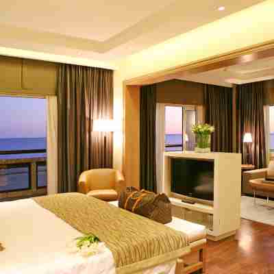 Crowne Plaza LIMASSOL by IHG Rooms