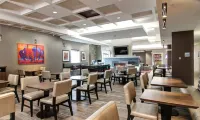 Holiday Inn Express FARGO SW - I-94 MEDICAL CENTER by IHG - breakfast