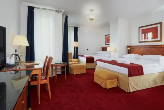 Hotel Bologna Отели рядом с достопримечательностью «Староместская площадь»