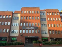 House of Fisher - 100 Kings Road - Condos