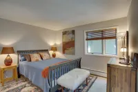 Walk to Beaver Creek Shuttle! Avon Condo w/ Deck - 주차장