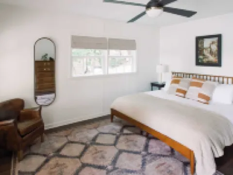 Hummingbird Home by AvantStay Hot Tub Sauna Hotels in Fallstown