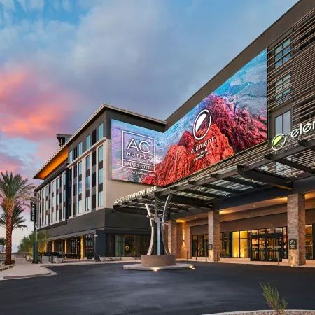 Element Las Vegas Symphony Park Отели рядом с достопримечательностью «Пешеходная торгово-развлекательная аллея Фремонт-Экспириенс»