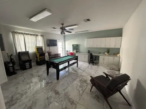 Just 9 mins away to Indian Rock Beach. Game room/pool